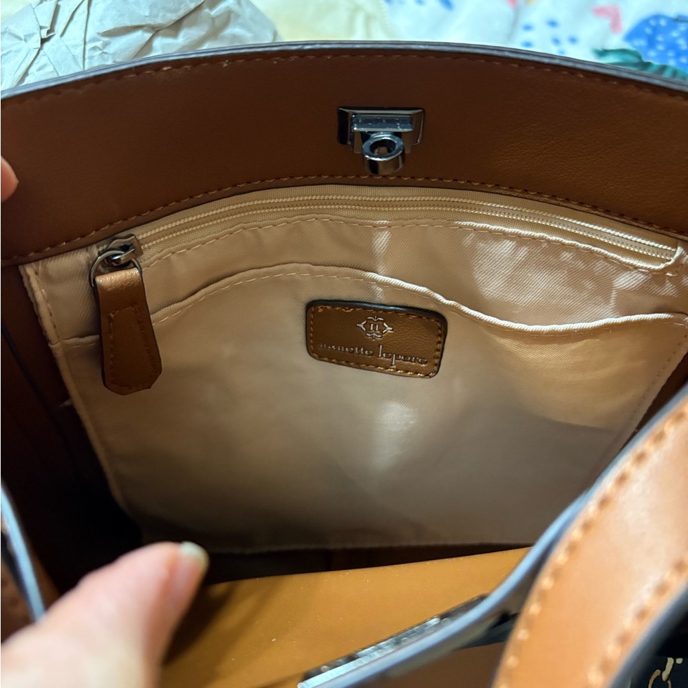 NWT Nanette Lepore Nicola Bucket Crossbody - Picture 3 of 6